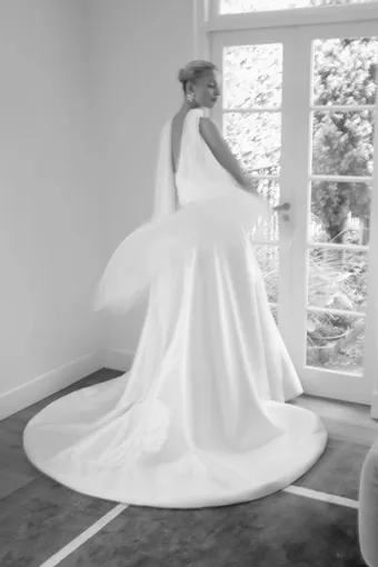 La Premiere Bernadette #2 backface vertical thumbnail