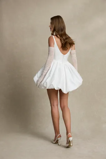 La Premiere Brielle #2 backface vertical thumbnail
