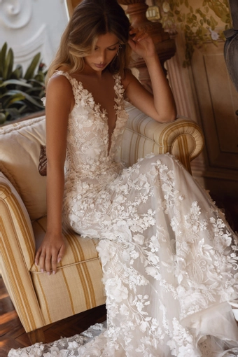 Tina Valerdi Style #Charlene #1 frontface vertical thumbnail