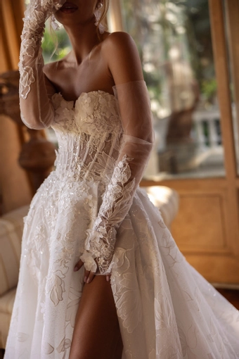 Tina Valerdi Style #Coralie #4 frontface vertical cropped thumbnail