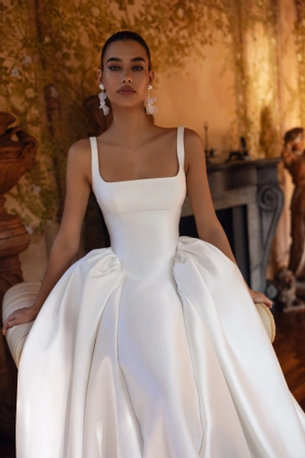 Tina Valerdi Style #Elea #2 frontface vertical cropped thumbnail