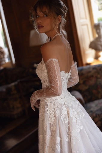 Tina Valerdi Style #Gaelle #1 default backface vertical cropped thumbnail