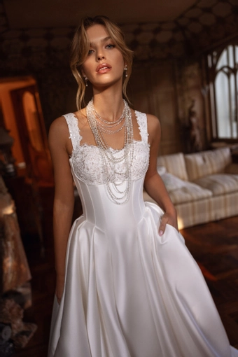 Tina Valerdi Style #Lisette #3 frontface vertical cropped thumbnail