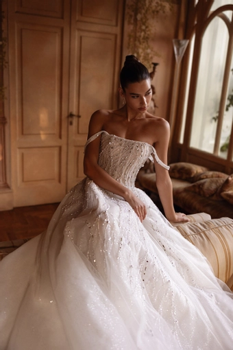 Tina Valerdi Style #Marion #5 frontface vertical cropped thumbnail