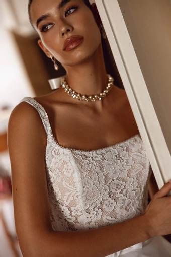 Tina Valerdi Style #Simonette #9 frontface vertical cropped thumbnail