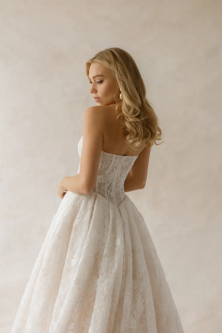 Abella Carrington Style #E550 #19 backface vertical cropped picture