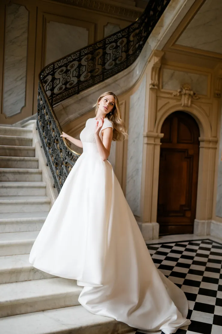 Abella Hudson Style #E553 #1 frontface vertical picture