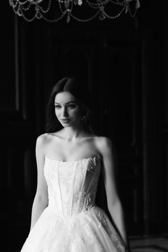 Abella E555 #4 vertical thumbnail