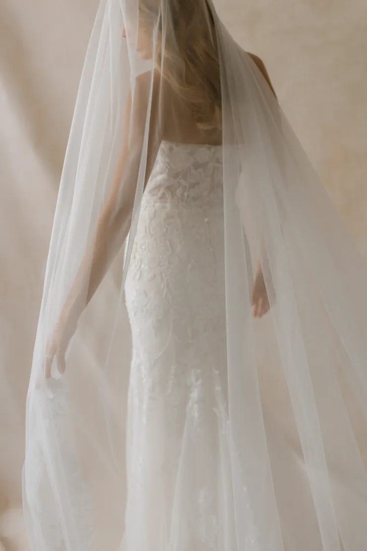 Abella Esté Style #E556 #16 backface vertical cropped picture