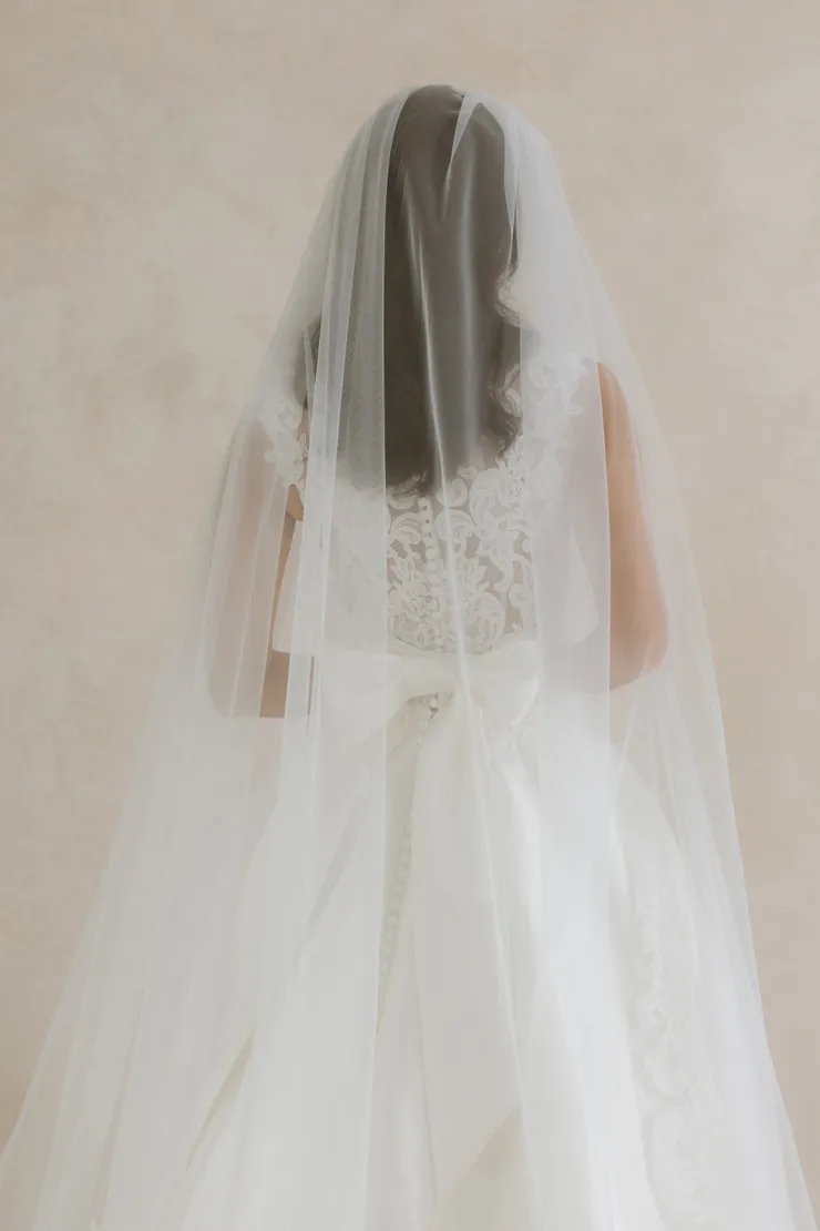 Abella Carriera Style #E575 #5 backface vertical cropped picture