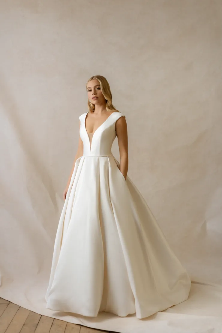 Abella Kahla Style #E580 #1 frontface vertical picture