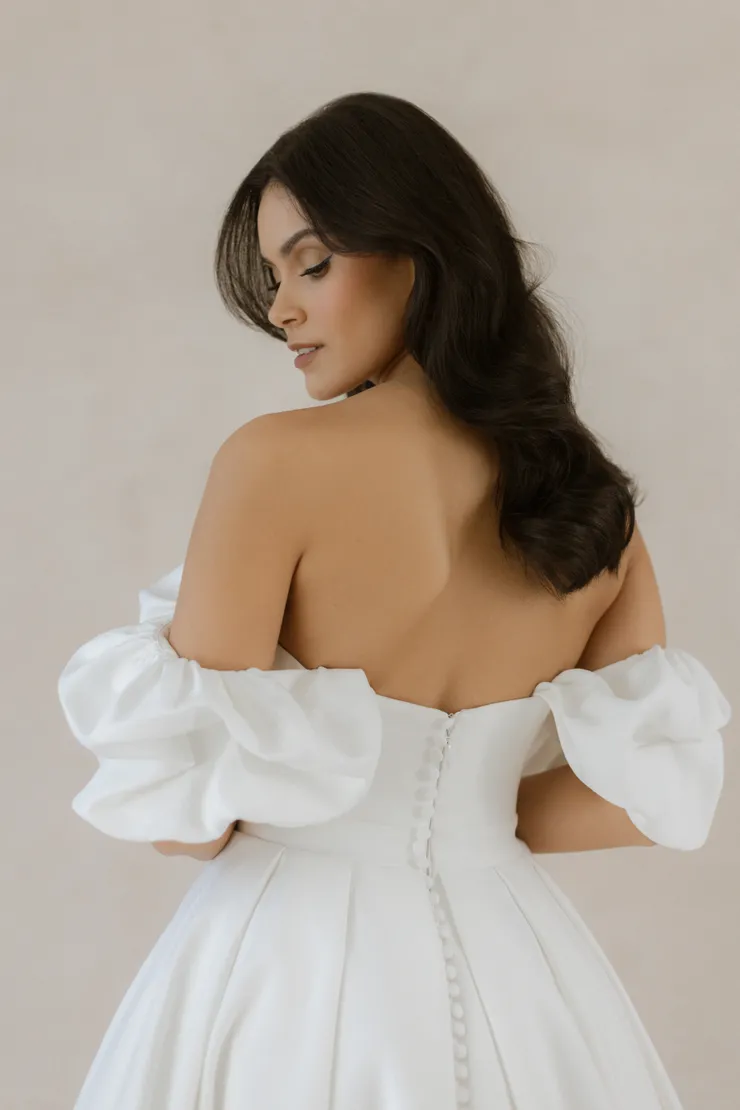 Abella LeBrun Style #E586 #8 backface vertical cropped picture