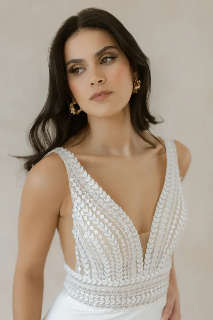 Abella Style #E587 #2 frontface vertical cropped picture