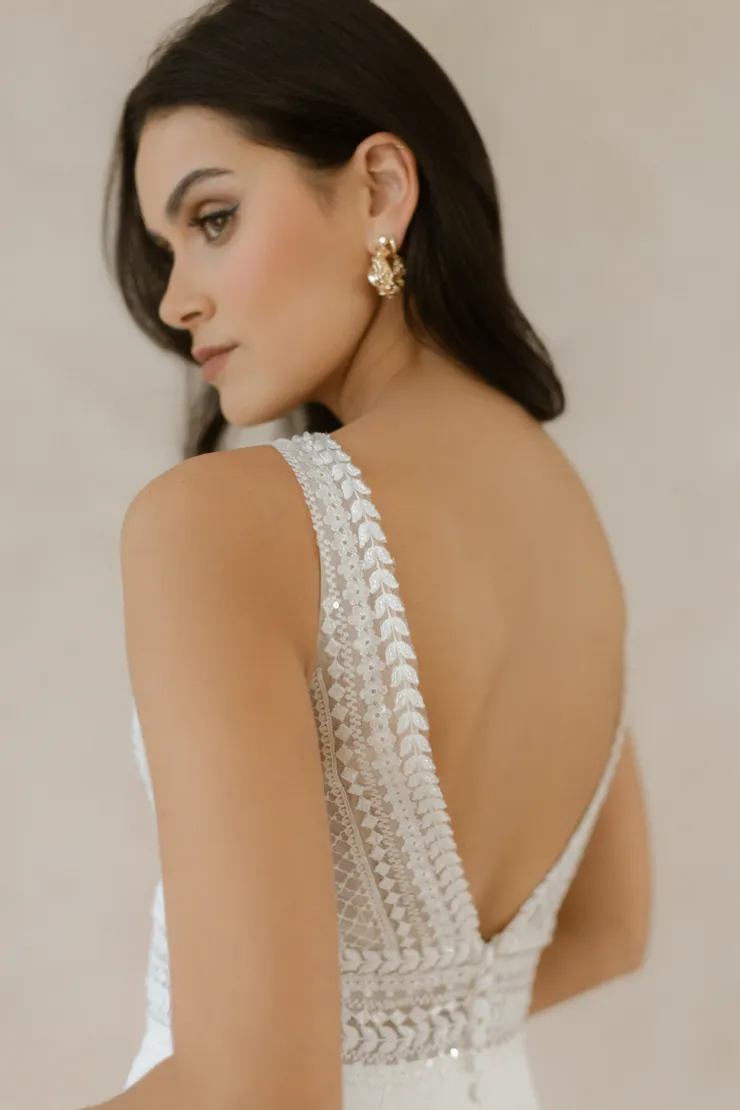 Abella Style #E587 #3 backface vertical cropped picture