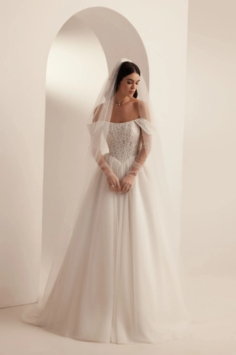 Katy Corso Suri #2 frontface vertical thumbnail