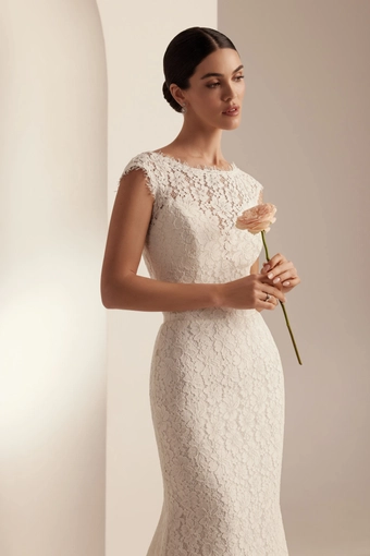 Katy Corso Unona #4 frontface vertical cropped thumbnail