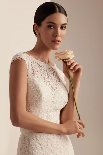 Katy Corso Unona #5 frontface vertical cropped thumbnail