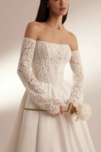 Katy Corso Vienna #3 frontface vertical cropped thumbnail