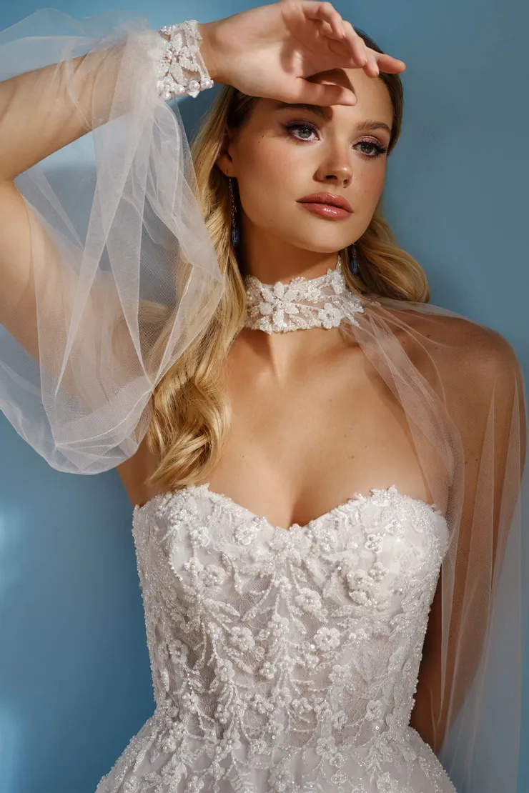 MT6017 Rayne #3 Ivory/Sand frontface vertical cropped picture