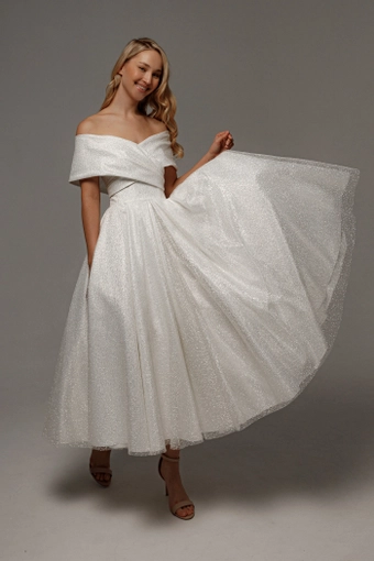 Olivia Bottega Abril #2 frontface vertical thumbnail