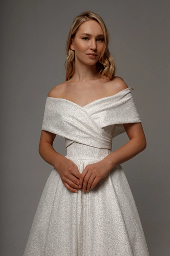 Olivia Bottega Abril #6 frontface vertical cropped thumbnail