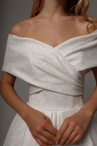 Olivia Bottega Abril #4 frontface vertical cropped thumbnail