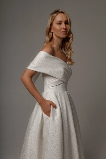 Olivia Bottega Abril #5 frontface vertical cropped thumbnail