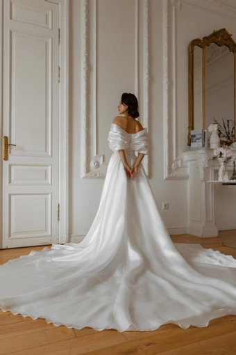 Olivia Bottega Acerola #8 backface vertical thumbnail