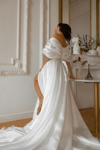 Olivia Bottega Acerola #16 backface vertical cropped thumbnail