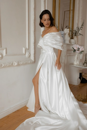 Olivia Bottega Acerola #3 frontface vertical thumbnail