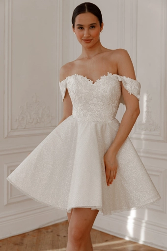 Olivia Bottega Aditi #1 frontface vertical thumbnail