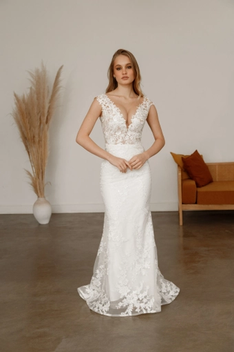 Olivia Bottega Airis Mermaid Light Ivory #0 default frontface vertical thumbnail