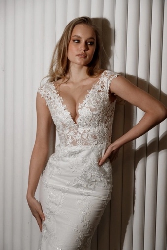 Olivia Bottega Airis Mermaid Light Ivory #10 frontface vertical cropped thumbnail