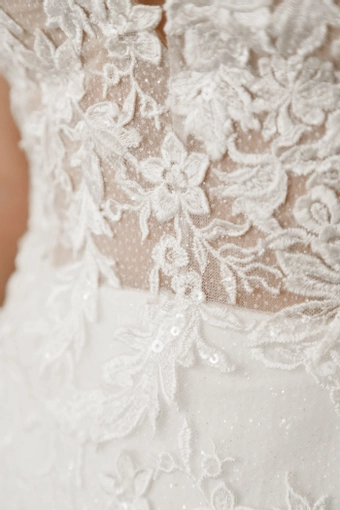 Olivia Bottega Airis Mermaid Light Ivory #9 frontface vertical cropped thumbnail