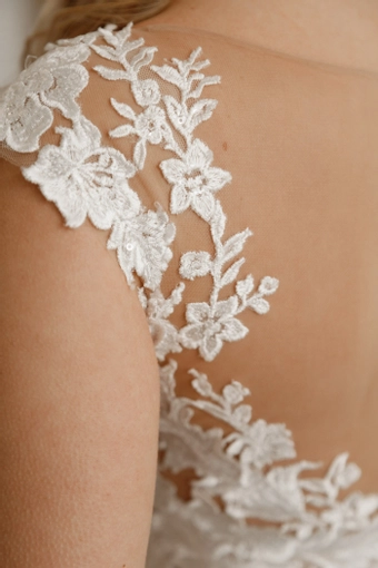 Olivia Bottega Airis Mermaid Light Ivory #7 frontface vertical cropped thumbnail