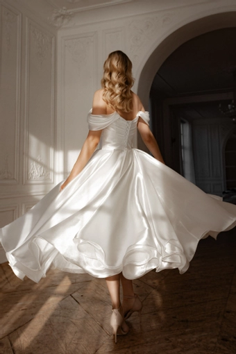 Olivia Bottega Alraune #10 backface vertical thumbnail