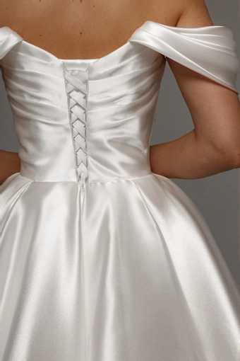 Olivia Bottega Alraune #16 backface vertical cropped thumbnail