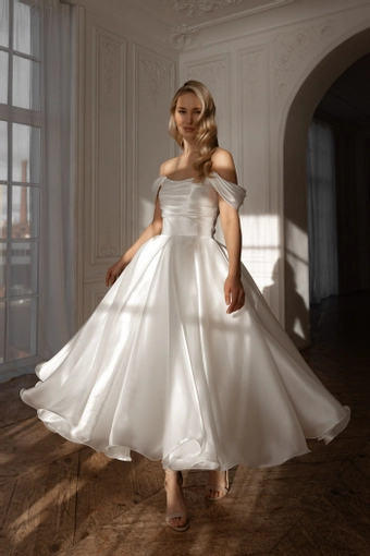 Olivia Bottega Alraune #4 frontface vertical thumbnail