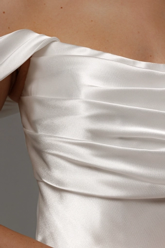 Olivia Bottega Alraune #13 frontface vertical cropped thumbnail