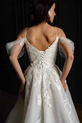 Olivia Bottega Altsoba #11 backface vertical cropped thumbnail