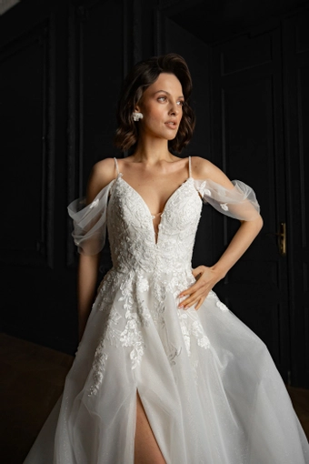 Olivia Bottega Altsoba #7 frontface vertical cropped thumbnail