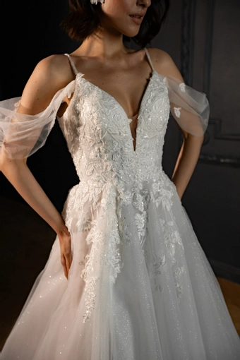 Olivia Bottega Altsoba #8 frontface vertical cropped thumbnail