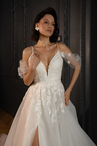 Olivia Bottega Altsoba #9 frontface vertical cropped thumbnail