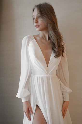 Olivia Bottega Assol #6 frontface vertical cropped thumbnail