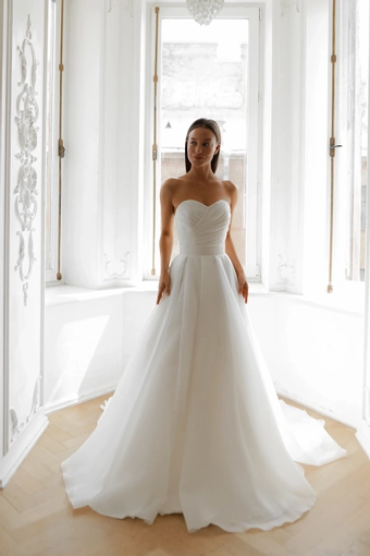 Olivia Bottega Audrey Extra Light Ivory #1 frontface vertical thumbnail