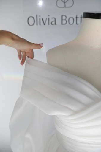 Olivia Bottega Audrey Extra Light Ivory #17 frontface vertical cropped thumbnail