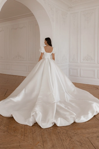 Olivia Bottega Aurora #6 backface vertical thumbnail