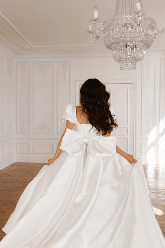 Olivia Bottega Aurora #15 backface vertical cropped thumbnail