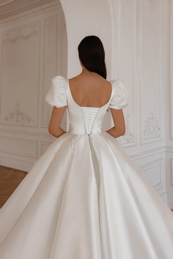 Olivia Bottega Aurora #13 backface vertical cropped thumbnail