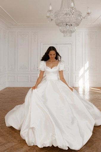 Olivia Bottega Aurora #1 frontface vertical thumbnail